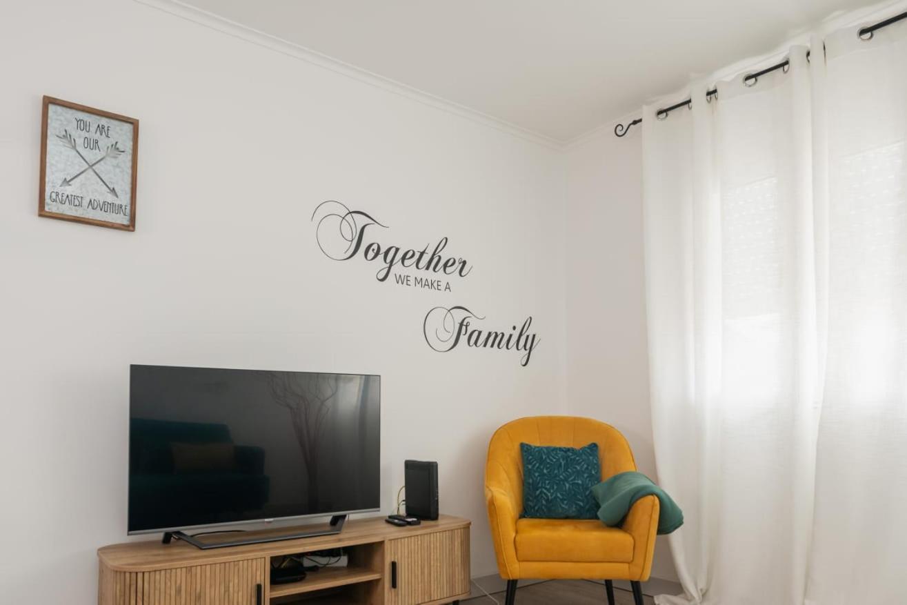 Ponta Delgada Family Friendly Azorean Apartment מראה חיצוני תמונה