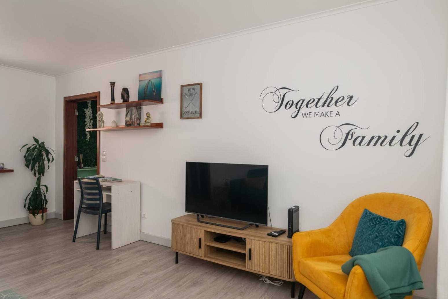 Ponta Delgada Family Friendly Azorean Apartment מראה חיצוני תמונה